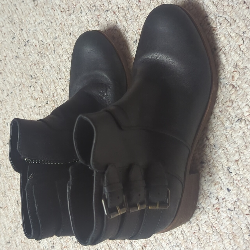 Ugg women's size 8 black boots